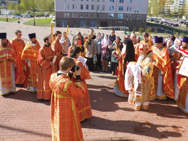 Крестный Ход во круг храма Казанской иконы Божией Матери